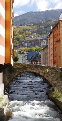 Andora la Vella river to the mountains