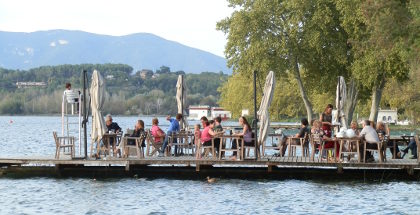 Banyoles bar-restaurants over the lake