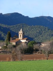 Canet dAdri under Rocacorba hills