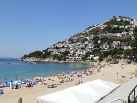 Roses Canyelles Petites Platja Costa Brava