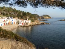 Fishermens houses in the bay between Platja de Castell and La Fosca