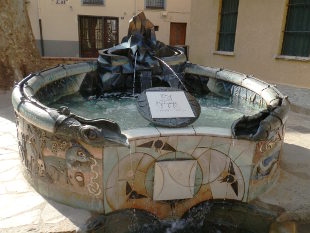 Ceret Modern Art Fountain with copy of Picasso Sardanes