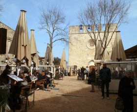 Sant Marti dEmpuries full for Sunday lunch in early March
