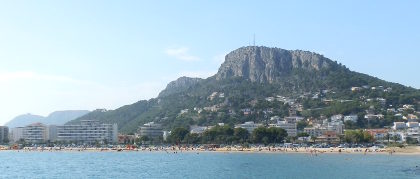 lEstartit view to the beach from the port wall