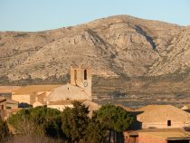 Gualta church with Montgris behind