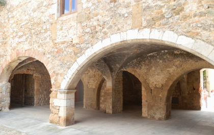 Llado arch vaults by monestary