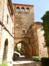 Madremanya archway over street