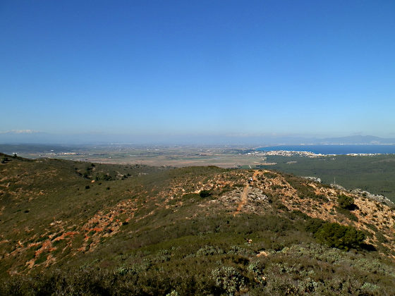 Montgri view to the Bay of Roses and first alternative path down