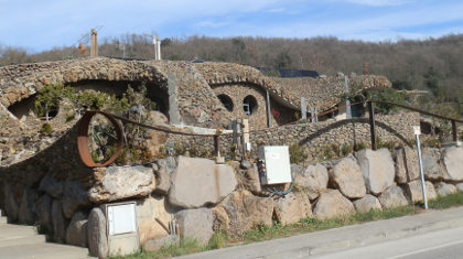 Olot hobbit house