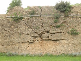 Ciutadella wall damage