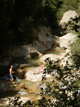 Sadernes river pools for swimming