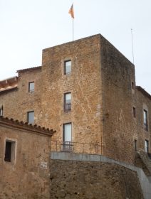 Vilopriu castle from the village